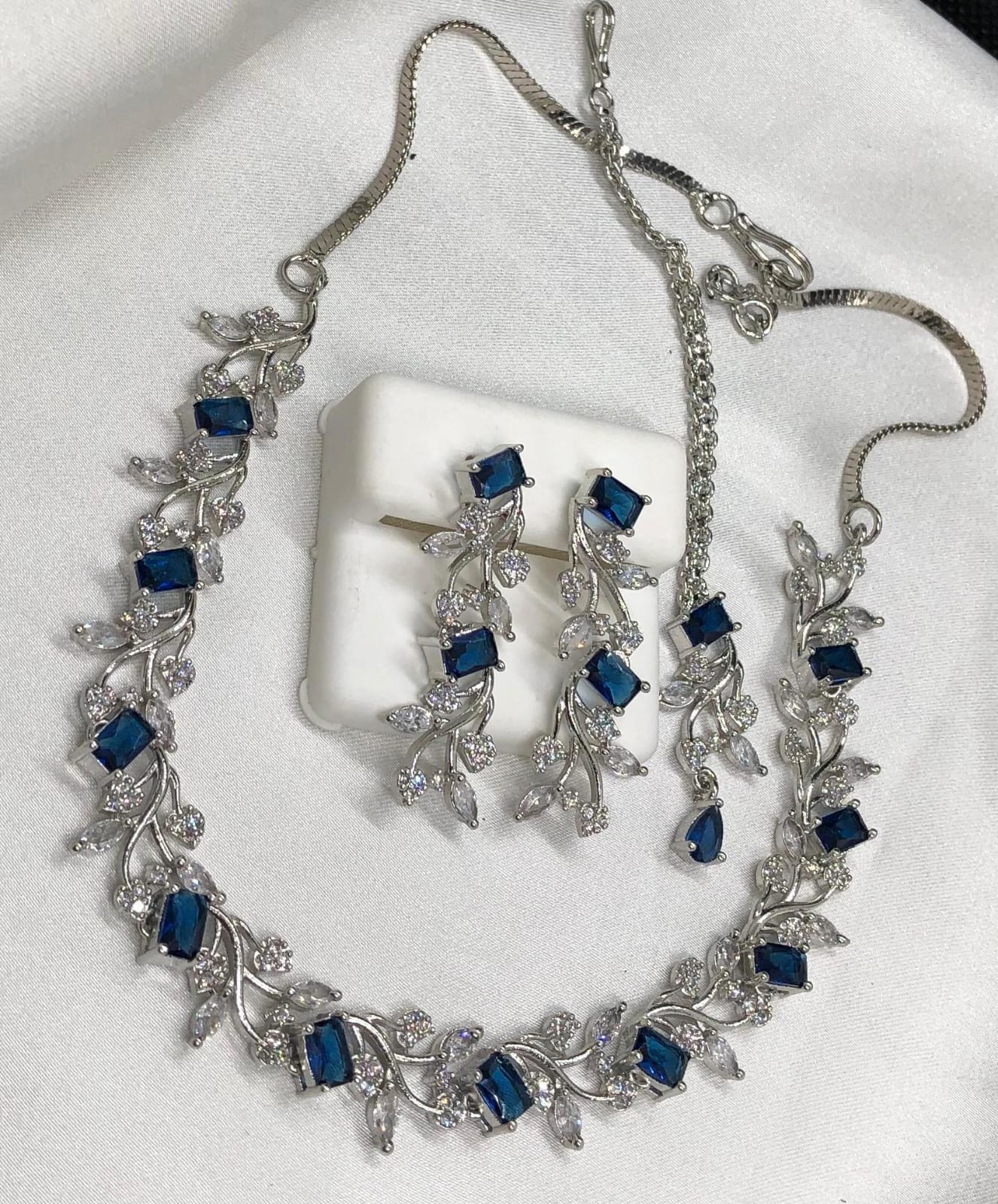 Eternal Glow Set – Necklace & Earrings