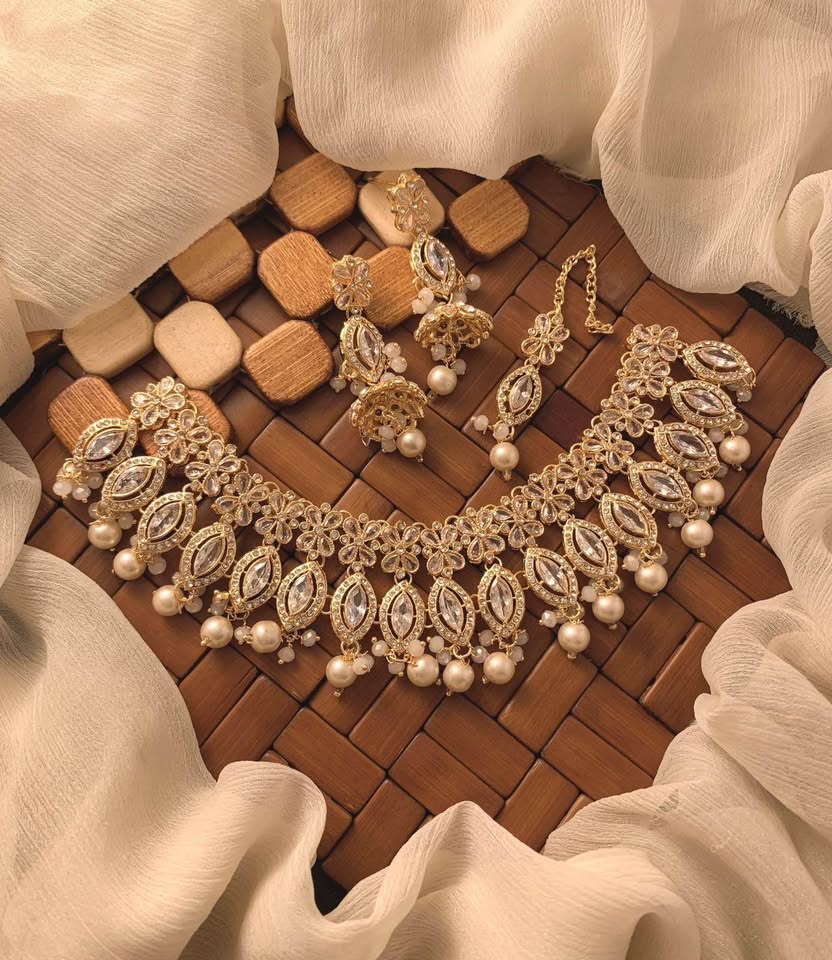 Gold Kundan Choker Necklace Set with Pearls