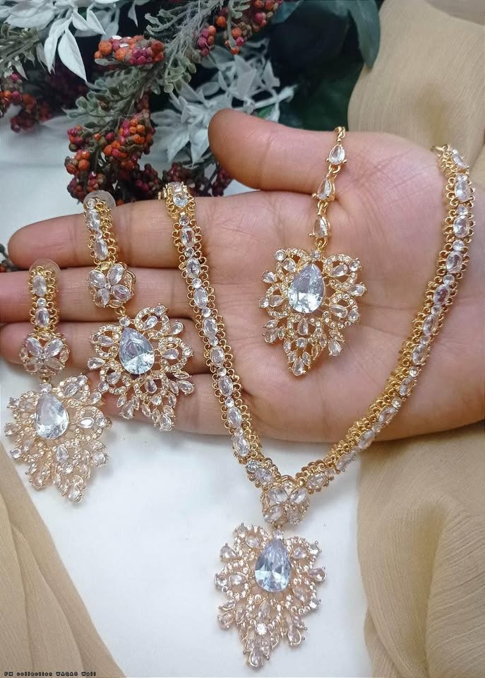 Sapphire & Peach Crystal Floral Jewelry Set (Necklace, Earrings & Maang Tikka)